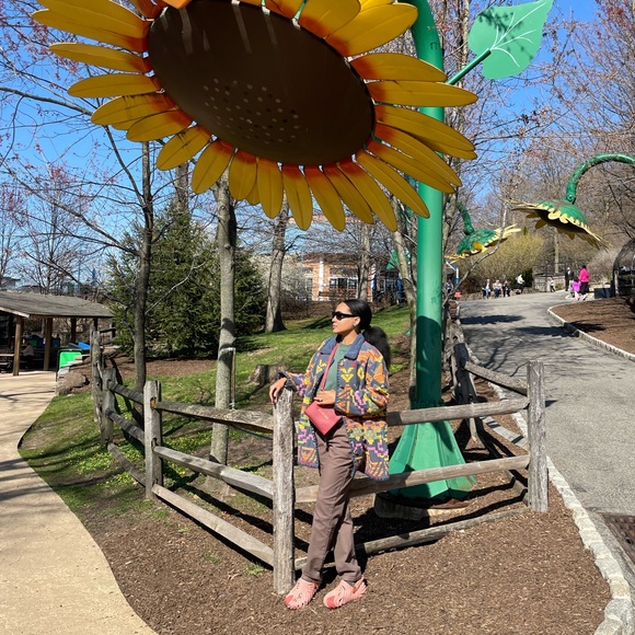 Meet your Posher, Stephanie - Picture 2 of 6